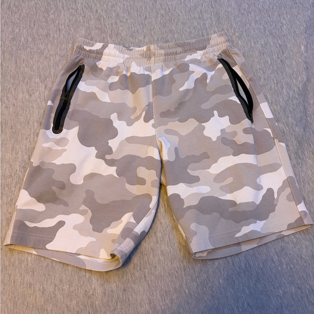 Old Navy Men's Gray Camouflage Athletic Shorts